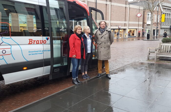 Onthulling vijf centrumhaltes Bravoflex