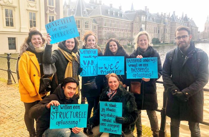 Helmondse leraren staken in Den Haag