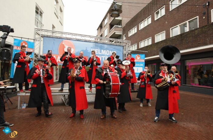 Sfeervol Blaasfestijn ondanks slecht weer toch groot succes