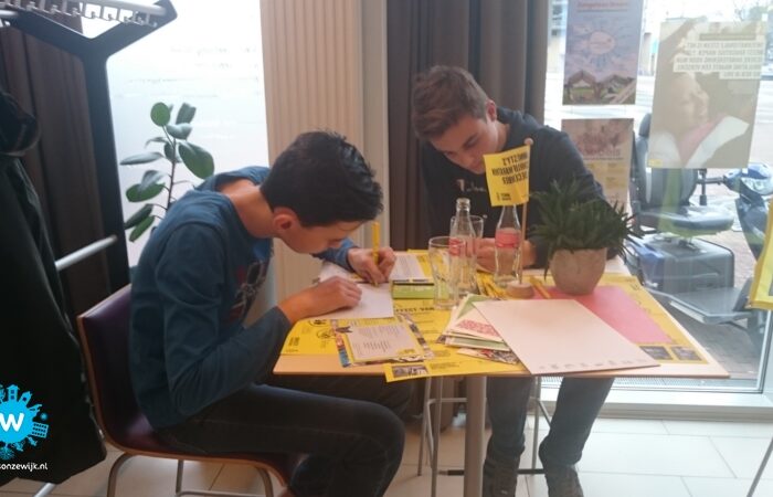 Schrijfmarathon voor Amnesty in de Bibliotheek van Helmond