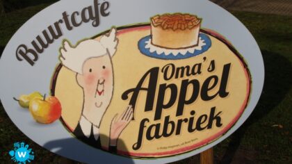 Na het consultatiebureau even appeltaart eten in Oma’s appelfabriek