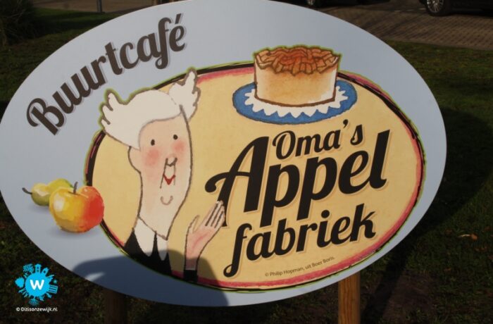 Na het consultatiebureau even appeltaart eten in Oma’s appelfabriek