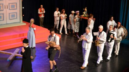 Gezocht: toneelspelers en zangers voor voorstelling “Een Kerstverhaal”