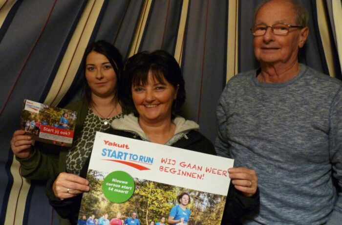 Drie generaties (77, 50 en 25) samen op de atletiekbaan