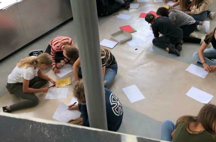 Leerlingen van het Dr. Knippenbergcollege trappen cultuur-educatieprogramma af
