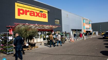 Klussers in de rij bij bouwmarkten