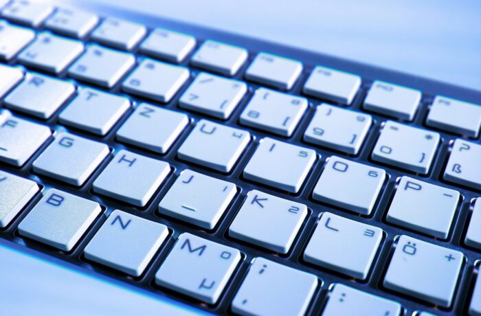 Extra laptops voor thuisonderwijs Helmondse kinderen