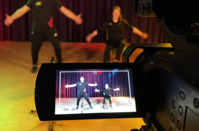 Samen thuis sporten met Jibb en Omroep Helmond