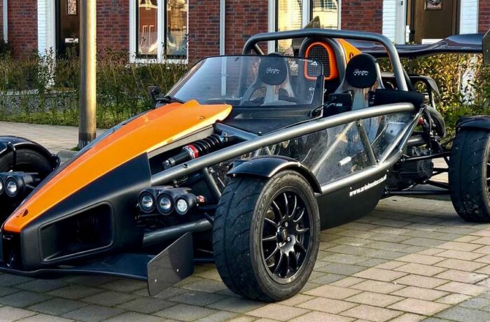 Loro Blonyo bezorgt met raceauto maaltijden voor toppers Elkerliek