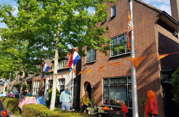 Bewoners Willem Prinzenplein vieren samen Koningsdag