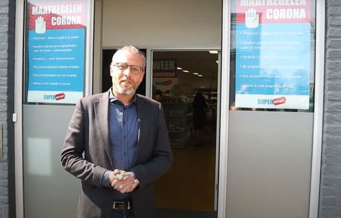 Wethouder Erik de Vries neemt kijkje bij Super Sociaal Helmond