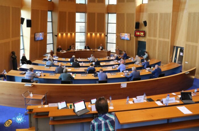 Dit is Helmond TV zend Raadsvergadering uit