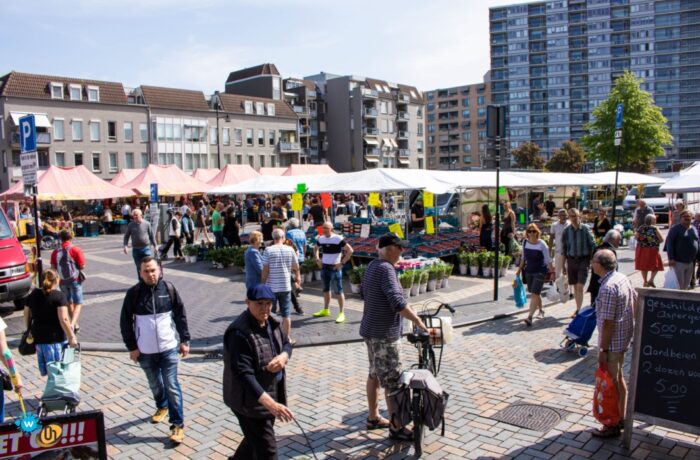 De markt weer ouderwets gezellig