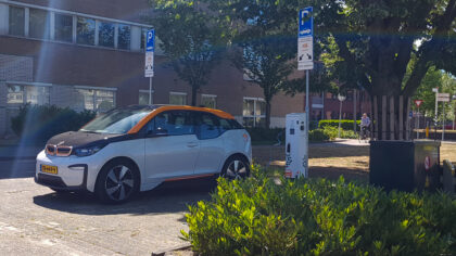 Auto laden goedkoper over gemeentegrens