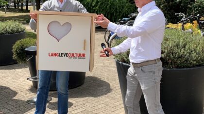 Minibieb voor ouderen brengt de wereld via verhalen naar binnen