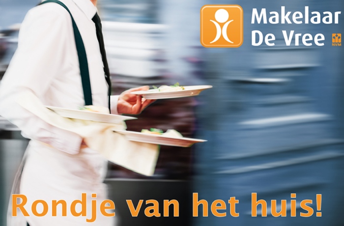 Makelaar De Vree geeft een rondje van het huis