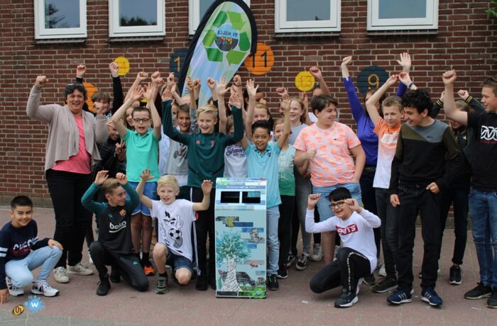 KLIEN IT kunstprijs voor school Mierlo-Hout