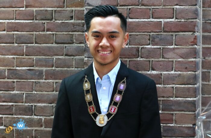 Jeugdburgemeester Noël Silalahi schuift aan bij Surabaya Calling