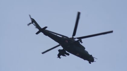 Defensie-oefening met Apache gevechtshelikopters