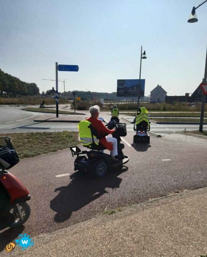 Oefenen op de scootmobiel tijdens tocht door Helmond