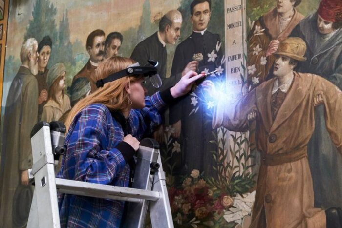 Studenten Decoratie- en restauratieschilder restaureren zijpanelen Lambertuskerk Helmond
