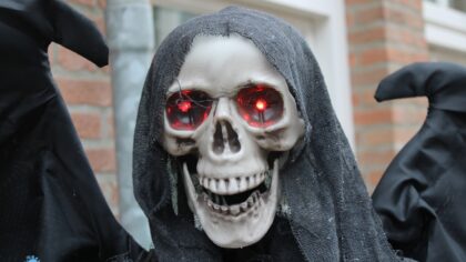 Zoektocht naar Halloween in de wijk