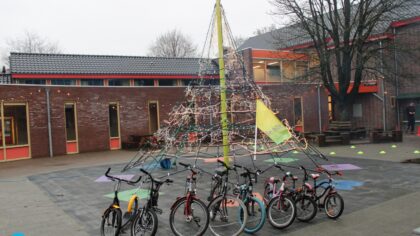 Onderwijsinstituut De Hilt krijgt fietsen voor de leerlingen