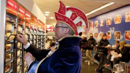 Carnavalsfoto’s op gevel van De Cacaofabriek