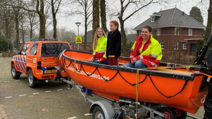 De hele klas kan in boot van Reddingsbrigade De Reddingsklos