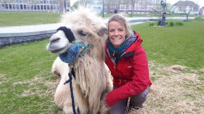 Tamar Valkenier wandelt met Einstein in Helmond