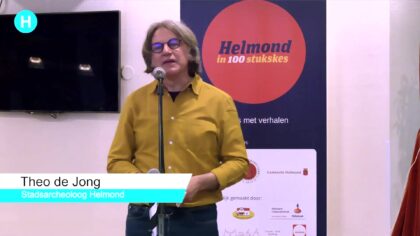 Het boek “Helmond in 100 stukskes gepresenteerd