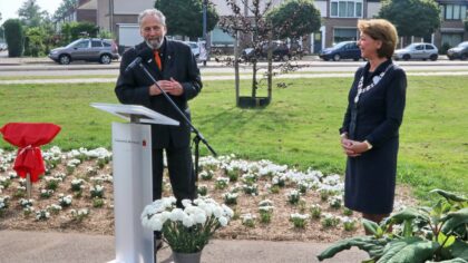 Onthulling van het Witte Anjerperkje