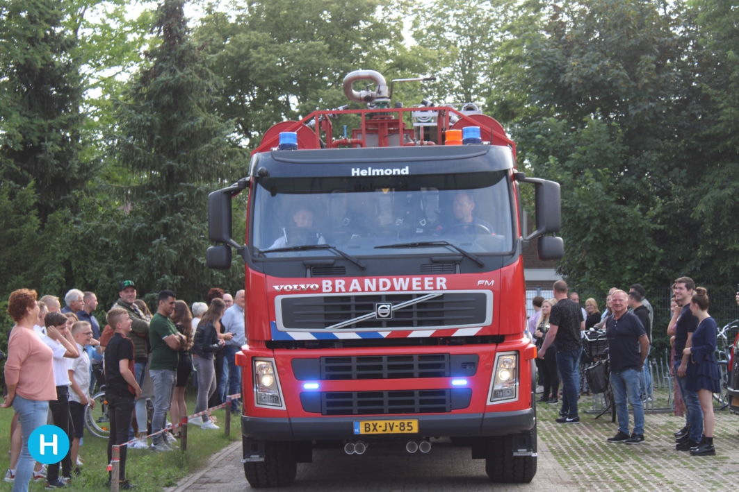 Grote brand in bijgebouw in Stiphout brandweer rukt groots uit