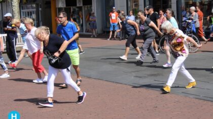 Flashmob in centrum trekt veel enthousiaste dansers