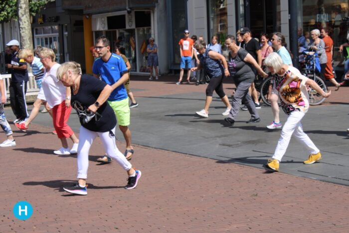 Flashmob in centrum trekt veel enthousiaste dansers