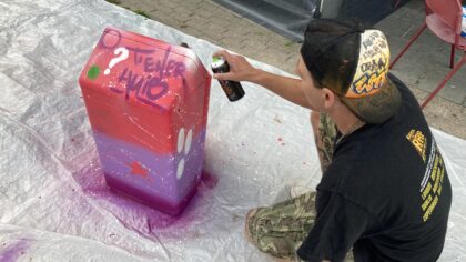 Jeugdige bezoekers Tienerhuis pimpen de afvalbakken