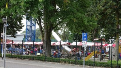 Sfeervolle Zomermarkt in speeltuin Leonardus