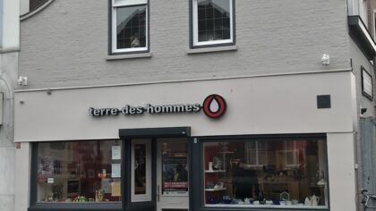 Donatie Coenen en Co aan goede doel Terre des Hommes