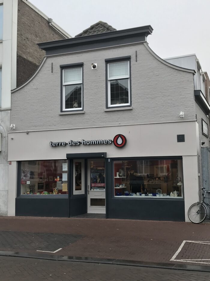 Donatie Coenen en Co aan goede doel Terre des Hommes