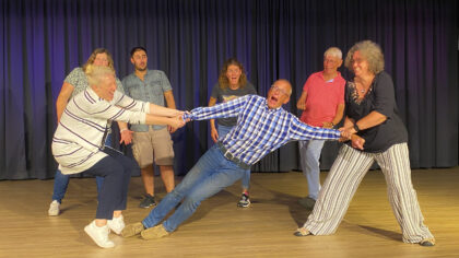 Houtse Toneelgroep speelt ‘Kroeg of Kabberdoes?’