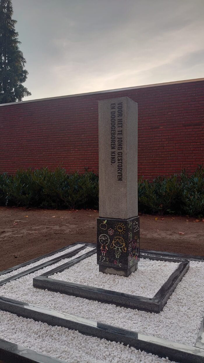 Onthulling monument doodgeboren en jonggestorven kinderen