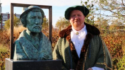 Feestelijke onthulling bronzen borstbeeld Lucas Gassel