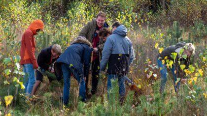 Helpen tijdens Natuurwerkdag IVN Helmond