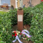 70 jaar Molukkers in Helmond; bloemen bij monument