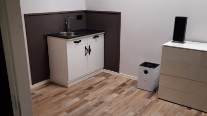 Aangeboden: mooie, instapklare ruimte in drukbezochte schoonheidssalon