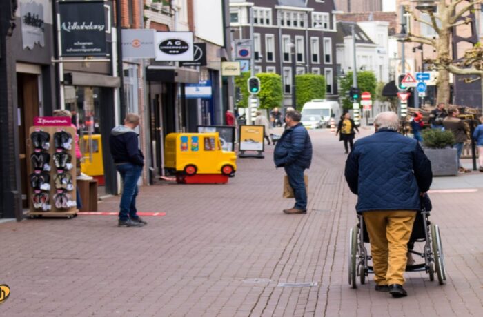 Kerstman reikt eerste toegankelijkheidskeurmerk uit