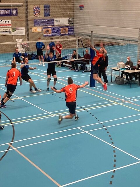 Polaris volleyballers starten prima na winterstop