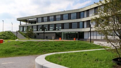 Noodgebouwen bij het nieuwe Knippenbergcollege