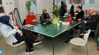 Aanbieding inkomenskaart van PvdA Helmond aan Serge Kornuyt