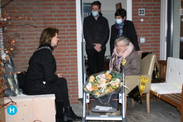 Burgermeester feliciteert 100-jarige Barbara Goedemans